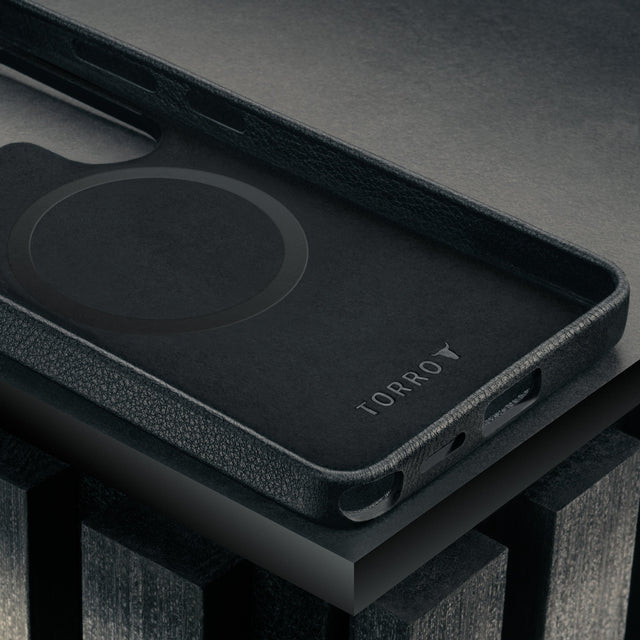 Microfibre lining of the Black Leather Bumper Case for Galaxy S26 Ultra